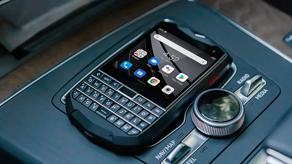 Small Pocket QWERTY Smart Phone